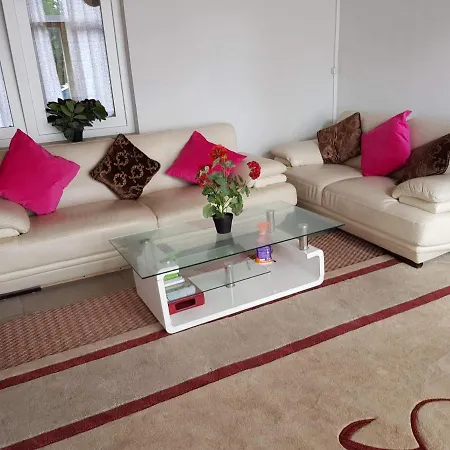 Private In A Luxurious Apartment, With Shared Bathroom & Kitchen Privatunterkunft *
